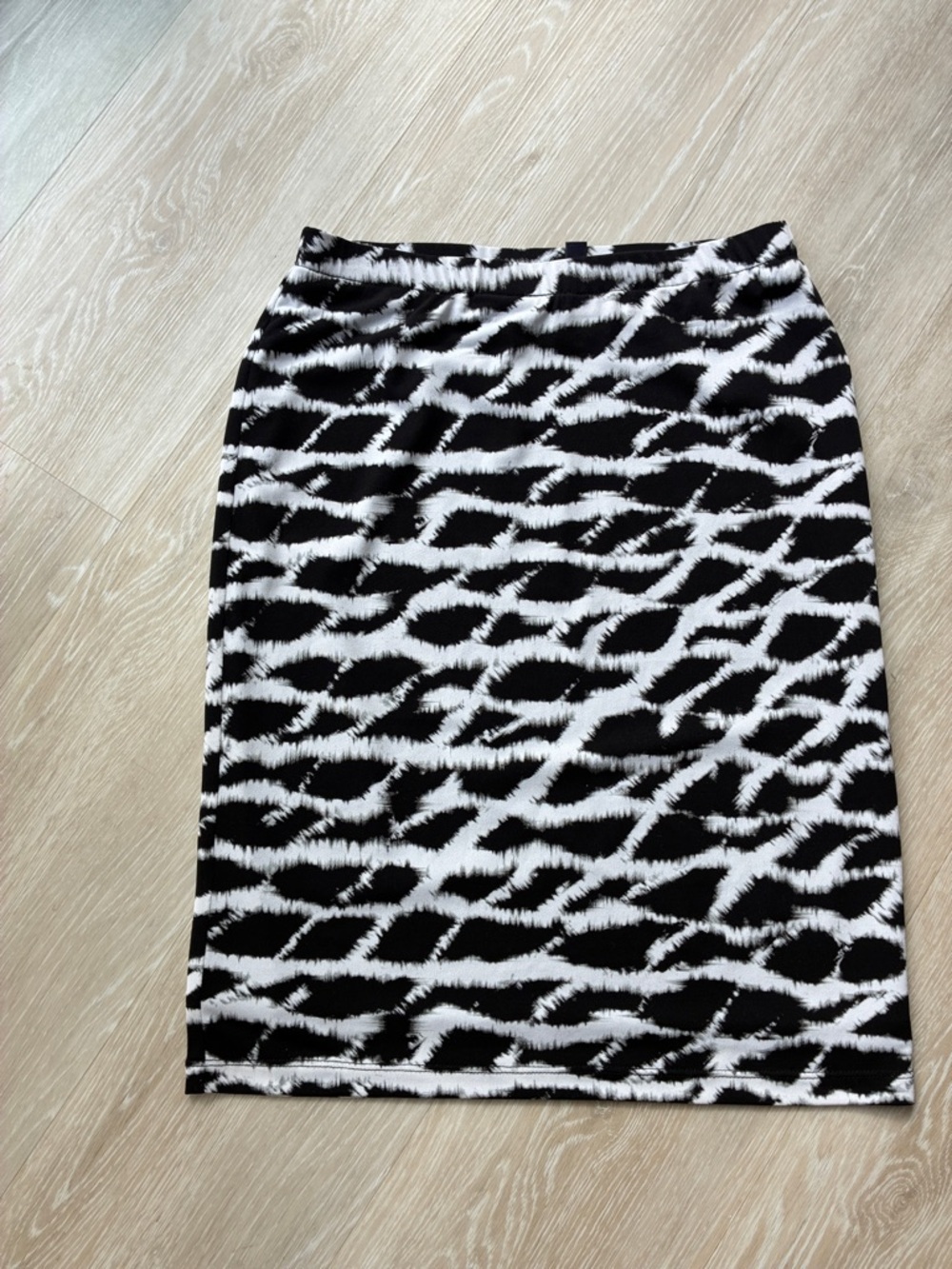 Rafaella Black and White Abstract Pencil Skirt-stretch/Elastic Waist/Pull-On